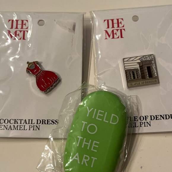 Collectible Pins - Metropolitan Museum of Art‎ Pins and Eraser (new) (h/x) - Picture 2 of 14